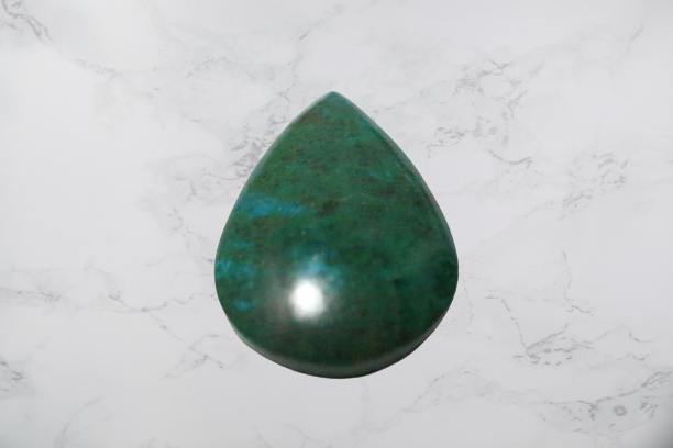CRISOCOLA PIEDRA RANURADA DE 5.4CM. GOTA