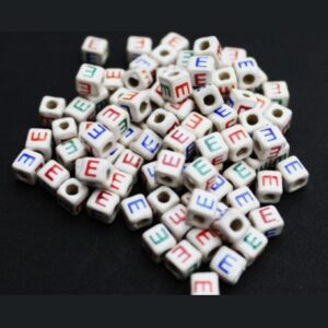 LETRAS E DE CERÁMICA